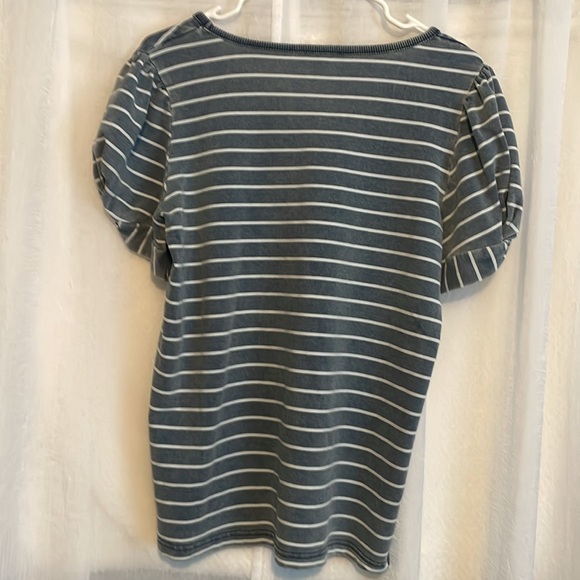 Jane and Delancey Blue White Striped Short Sleeve top Size M PTP 20” length 25 “ - Picture 2 of 7